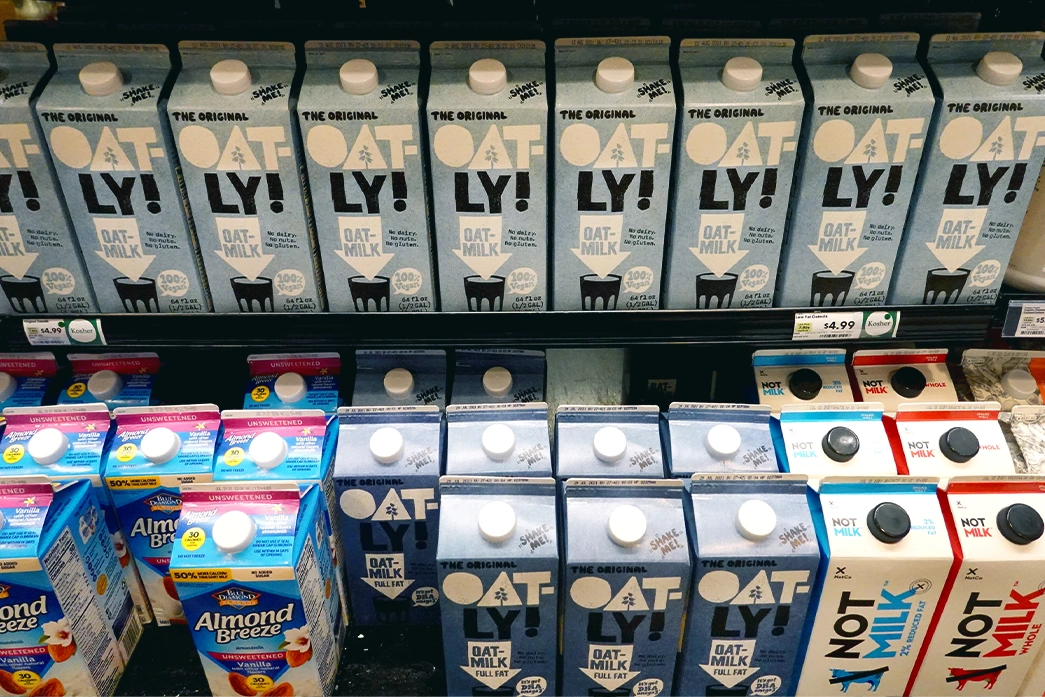 Las bebidas vegetales actualmente constituyen el 11% del mercado lácteo europeo, siendo la bebida de avena líder de ventas en esta categoría.